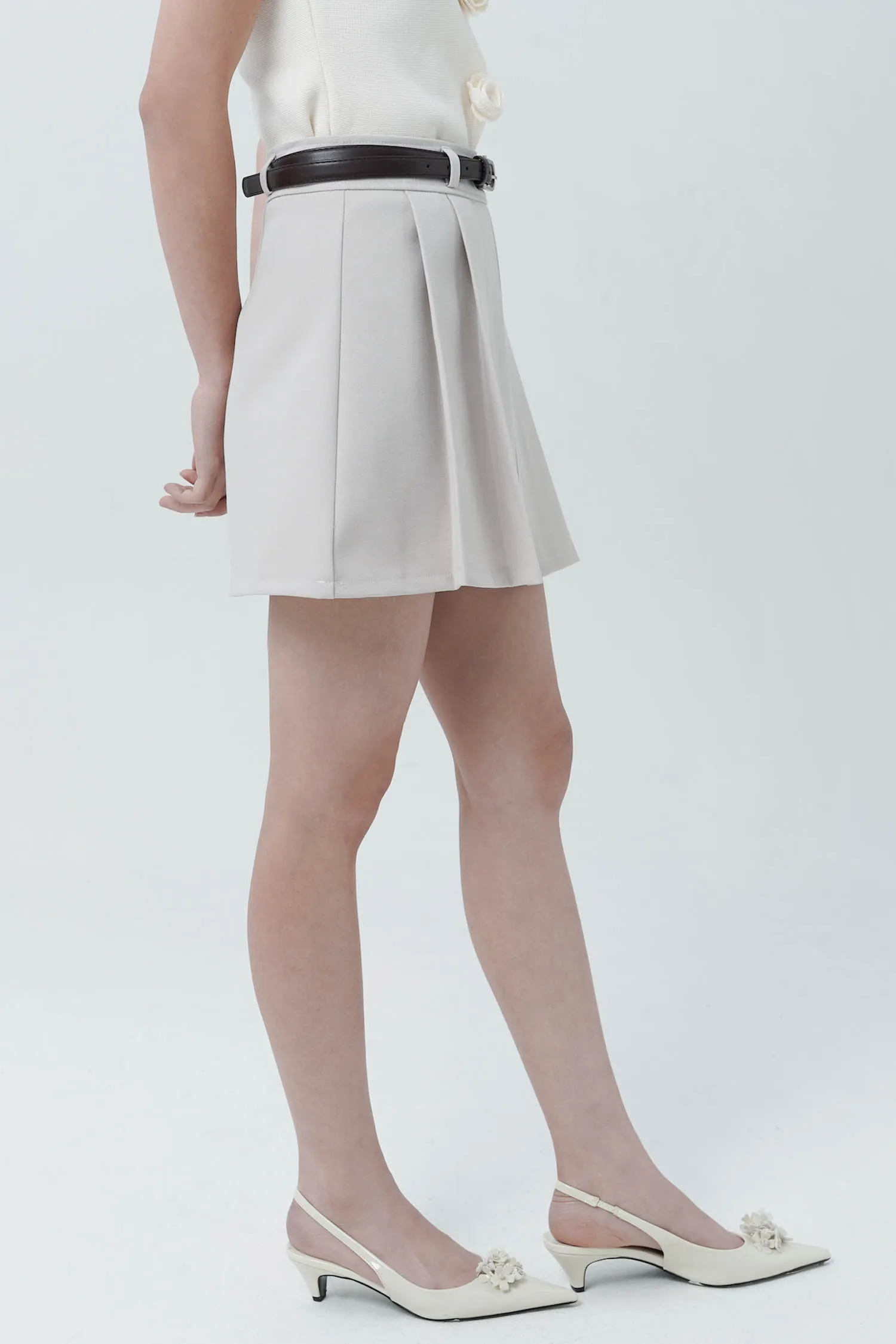 Abbie Pleated Mini Skort In Creme