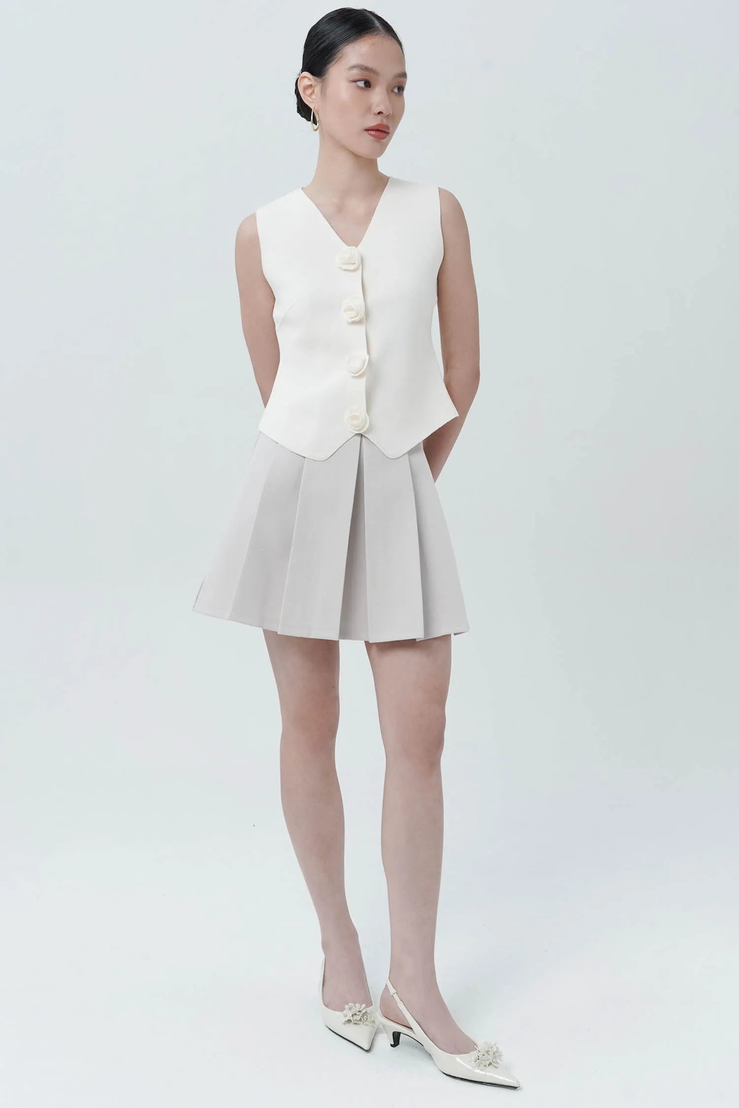 Abbie Pleated Mini Skort In Creme