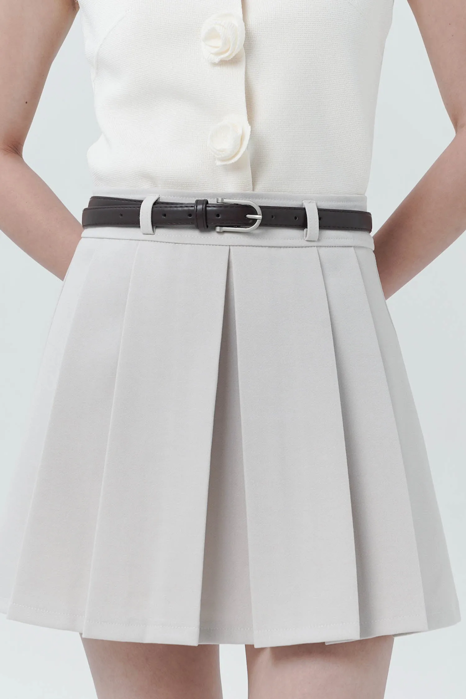 Abbie Pleated Mini Skort In Creme