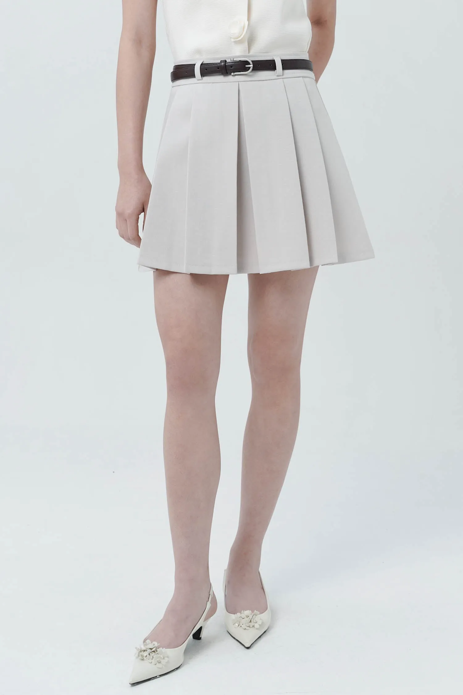 Abbie Pleated Mini Skort In Creme