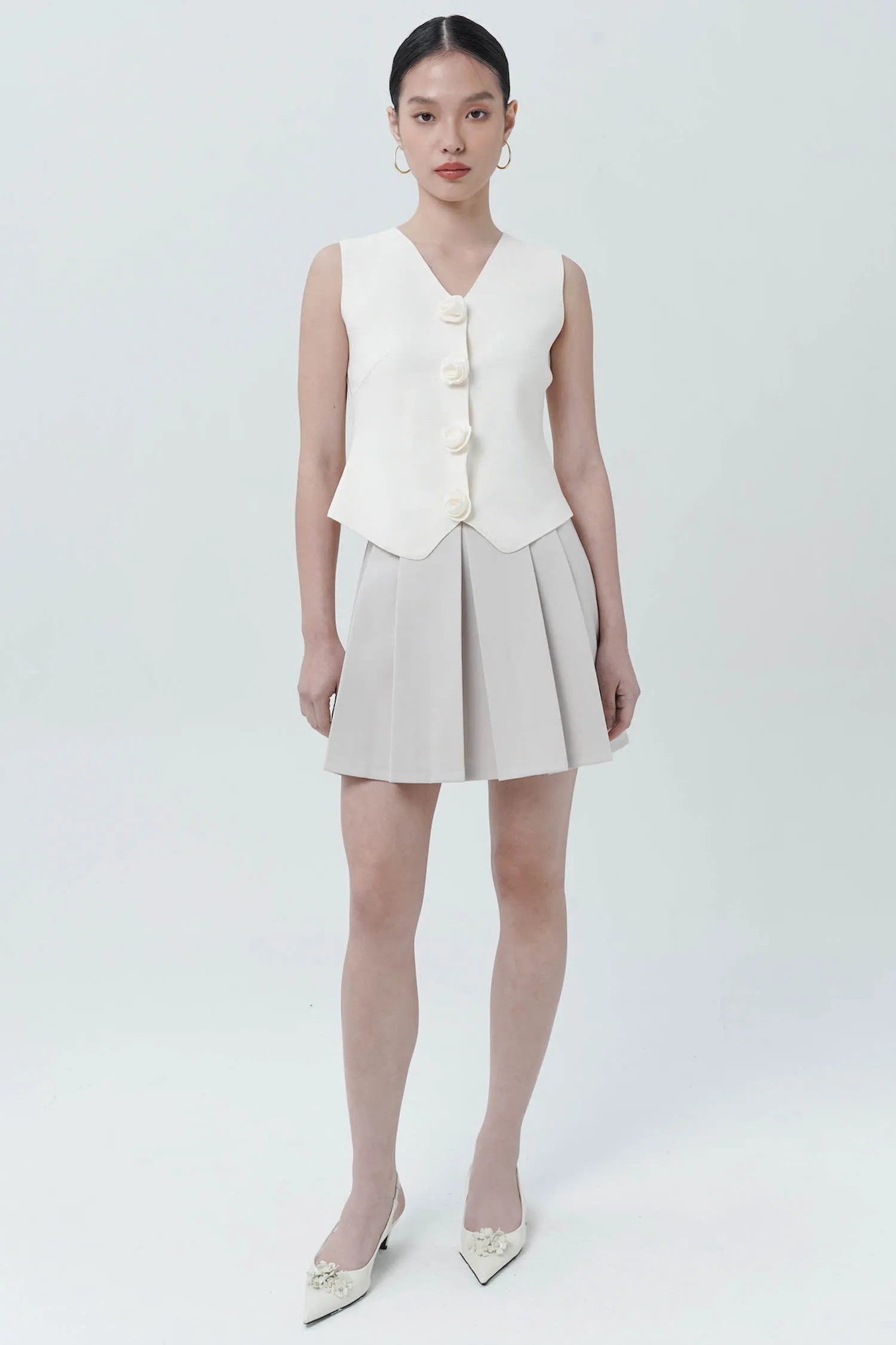 Abbie Pleated Mini Skort In Creme