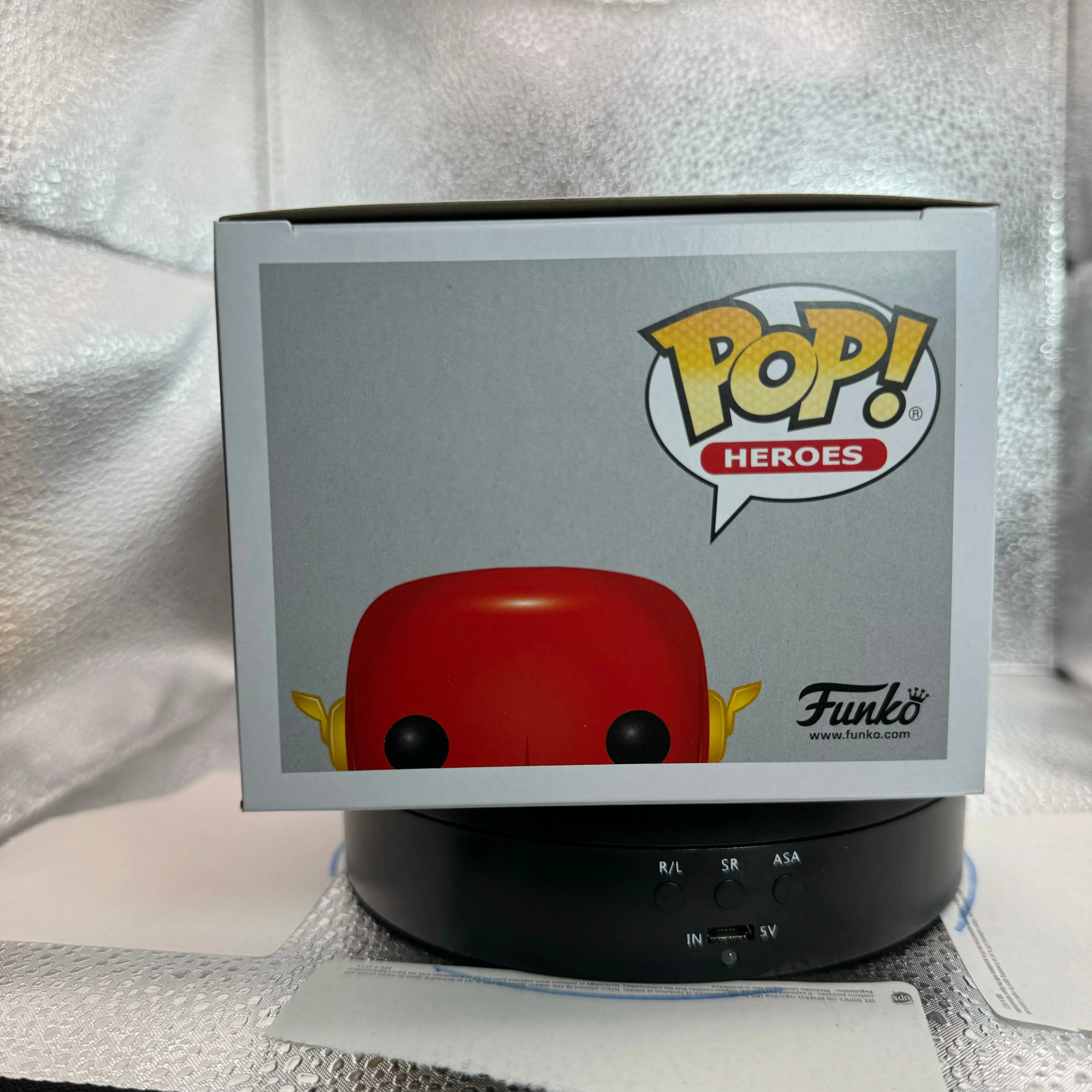 POP Heroes: The Flash -  The Flash Metallic Chase (1:36 Original Ratio)