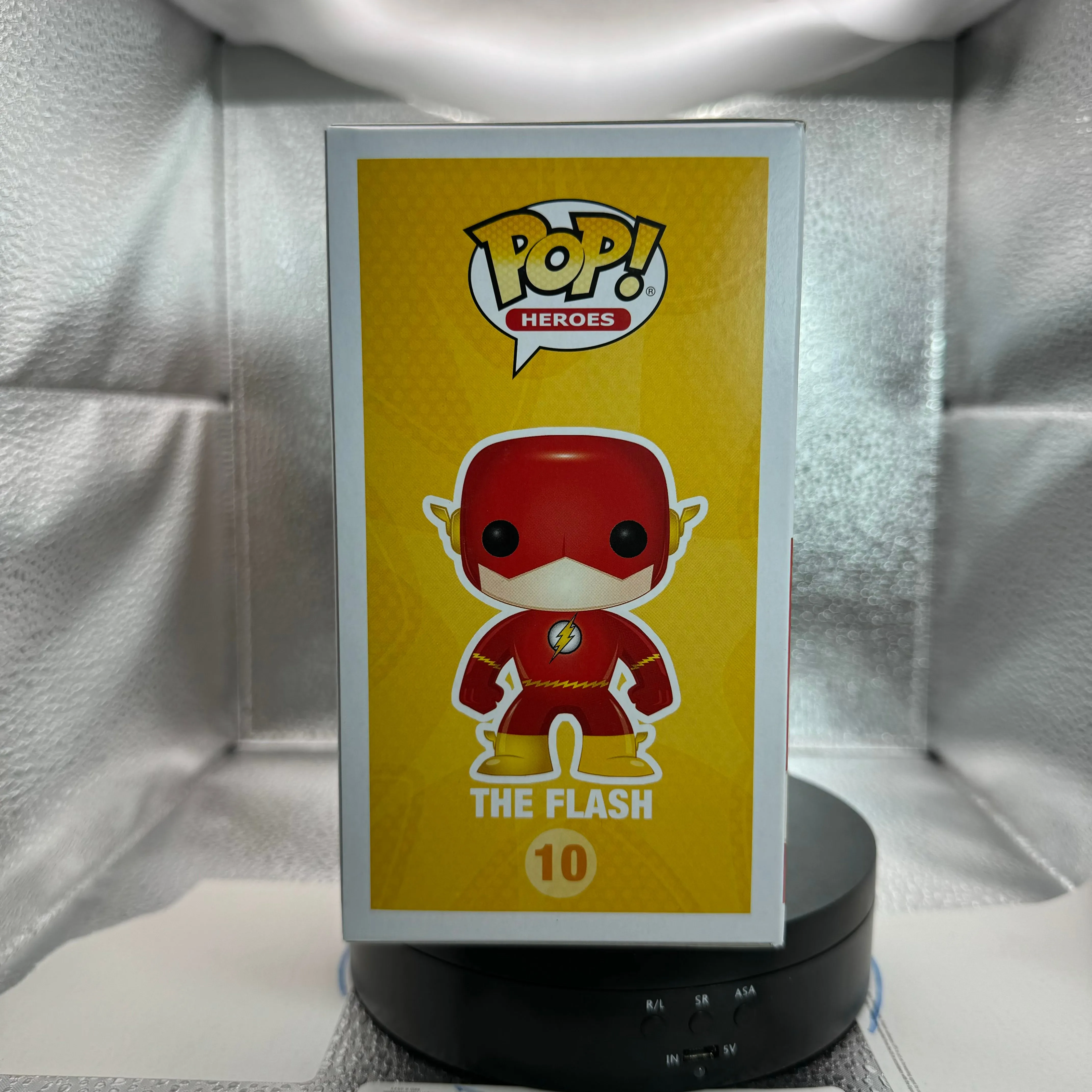 POP Heroes: The Flash -  The Flash Metallic Chase (1:36 Original Ratio)