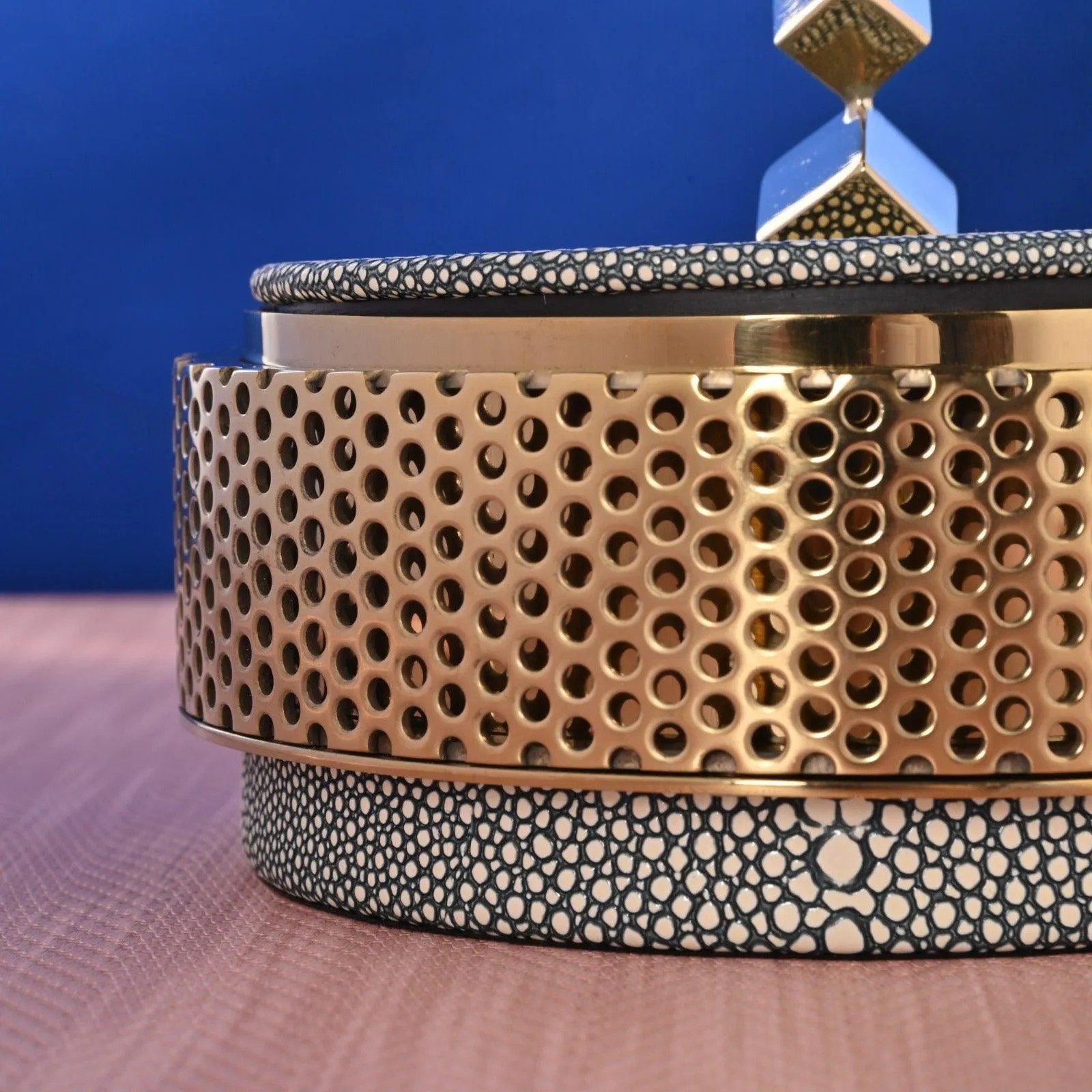 ROUND EXCLUSIVE DECORATIVE BOX