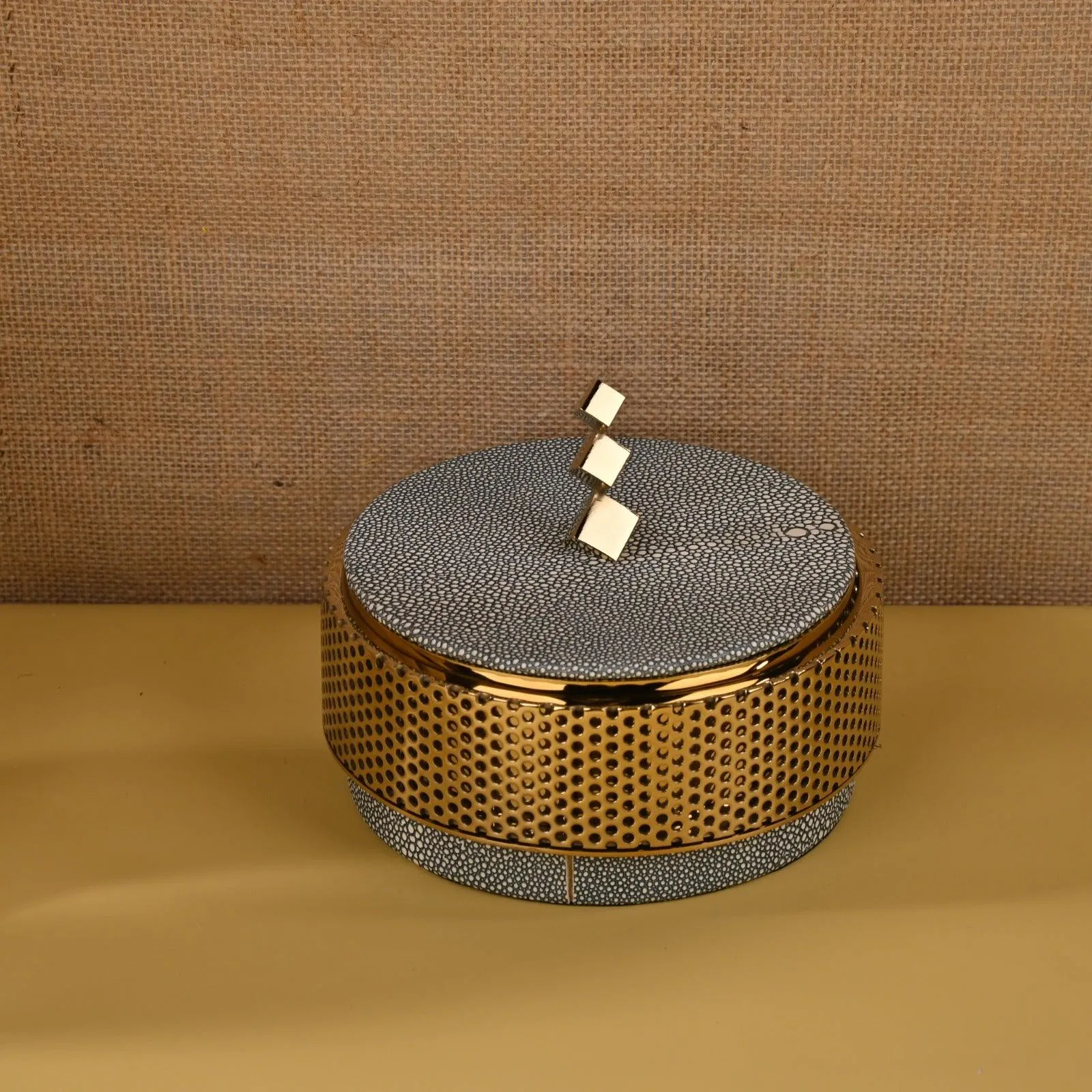 ROUND EXCLUSIVE DECORATIVE BOX