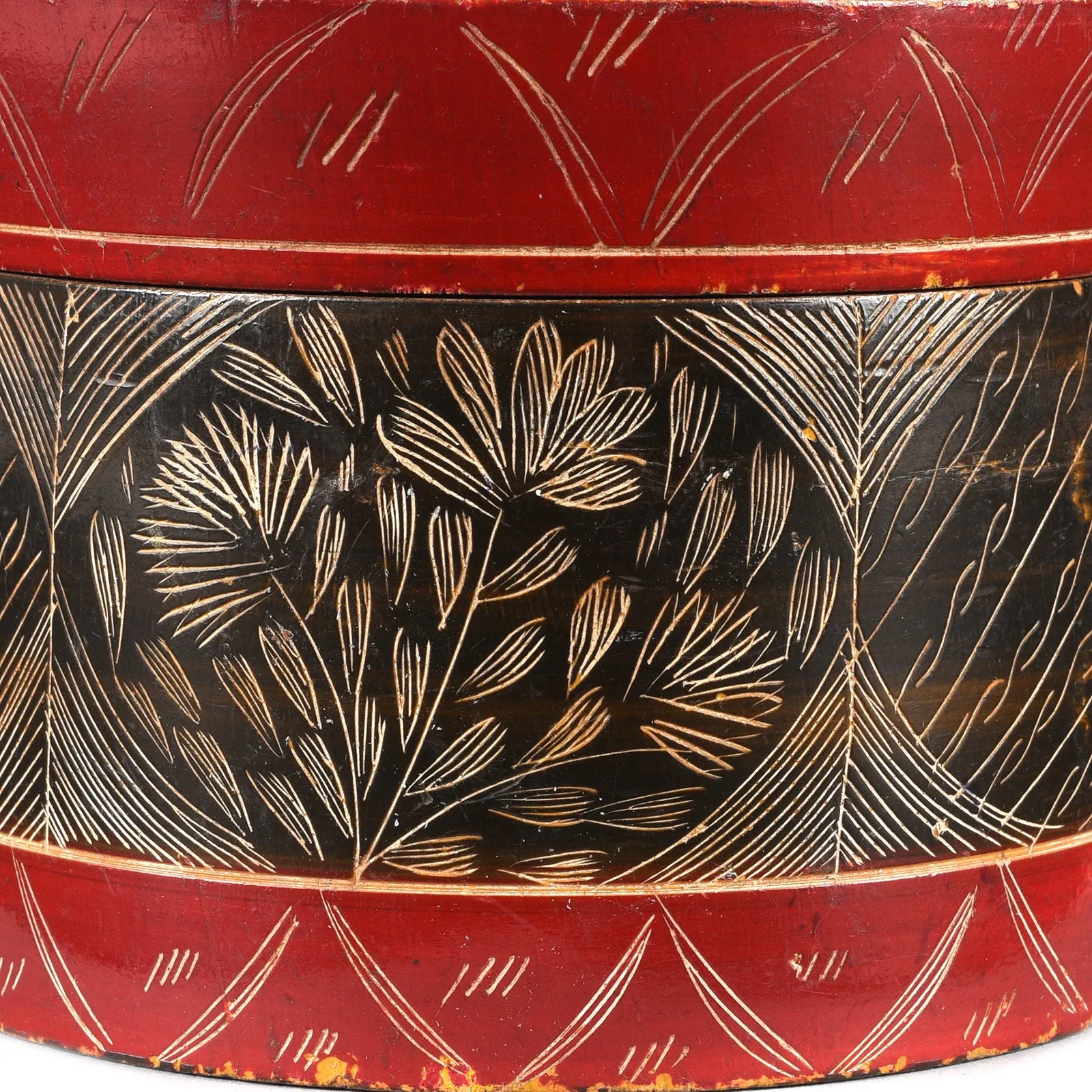 Scratchwork Lacquer Pot From Kutch - 19th Century